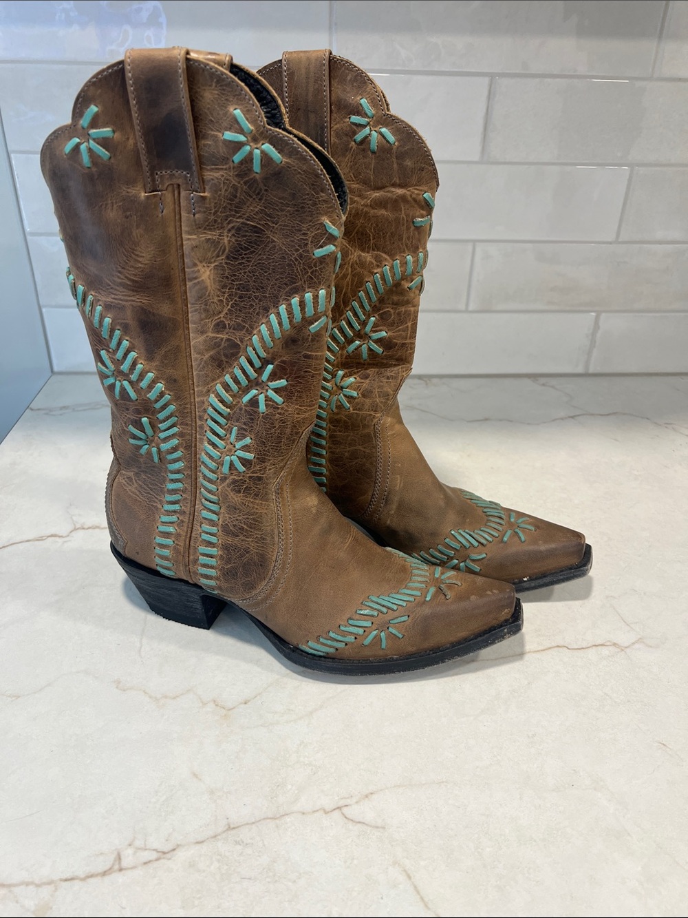 Idyllwind Brown Leather Cowboy Boots with Turquoise Stitching fits like 6 1/2.